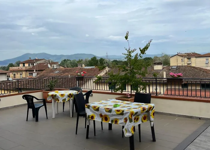 La Piazzetta Vicino A Firenze *